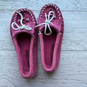 minnetonka girls shoes in pink - size 12 in good condition